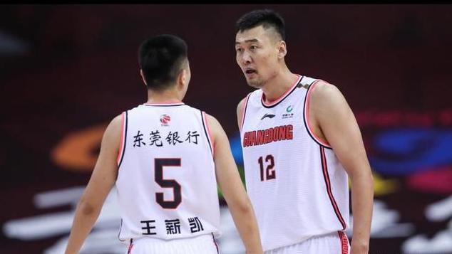 《拆弹专家2》开启的全新故事中，刘德华饰演的;前拆弹专家潘乘风晕倒在爆炸案现场，并被警方列为嫌疑犯